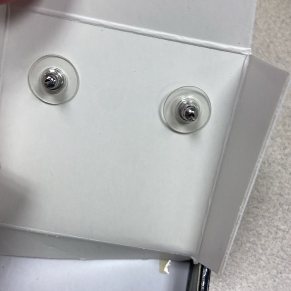 ❤️CBC PIERCED EARRINGS W/FAUX STONES❤️ - Picture 2 of 4